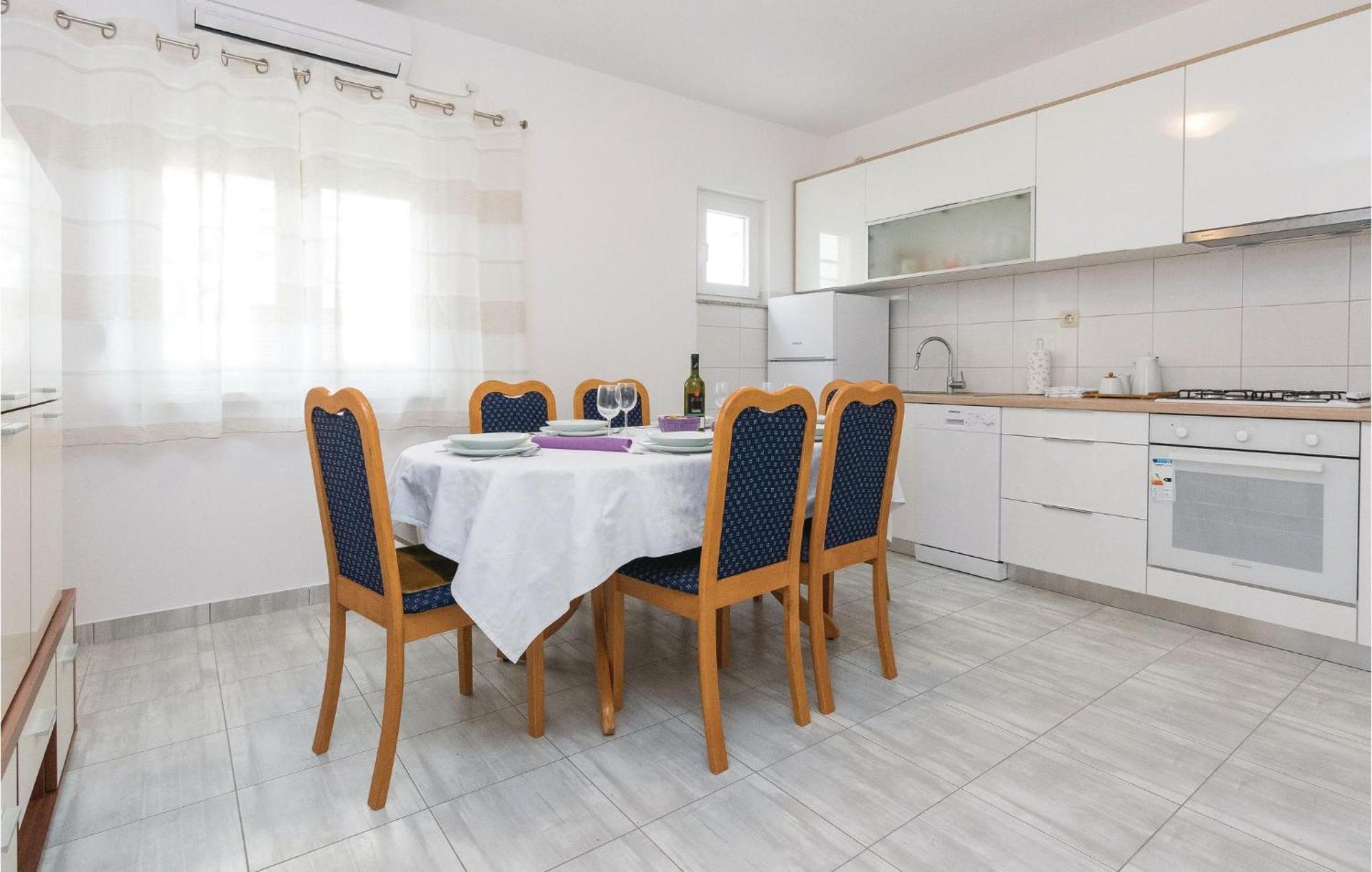 Vikendica Stunning Home In Zadar With Kitchen Zadar