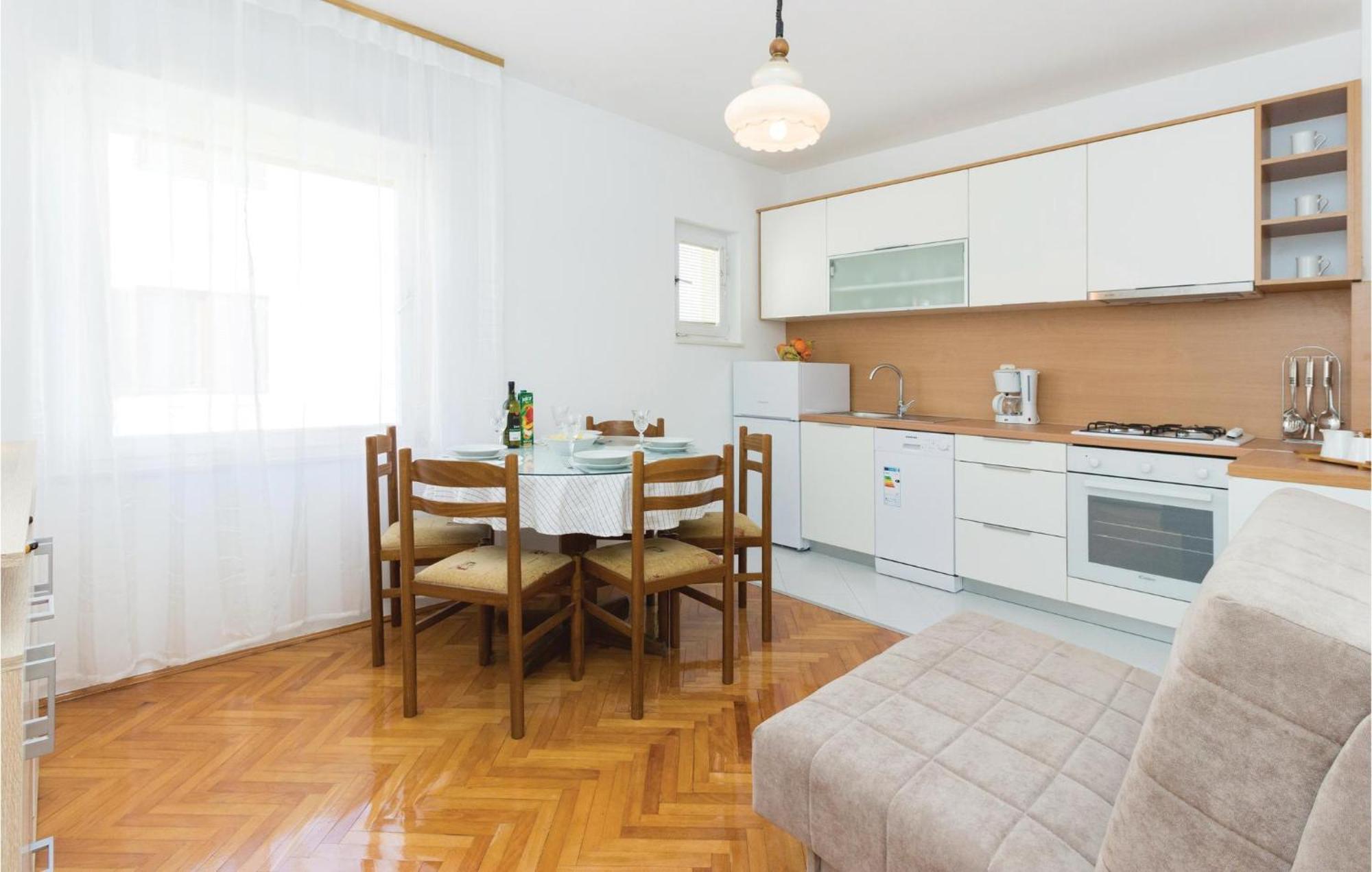 Stunning In With Kitchen Zadar