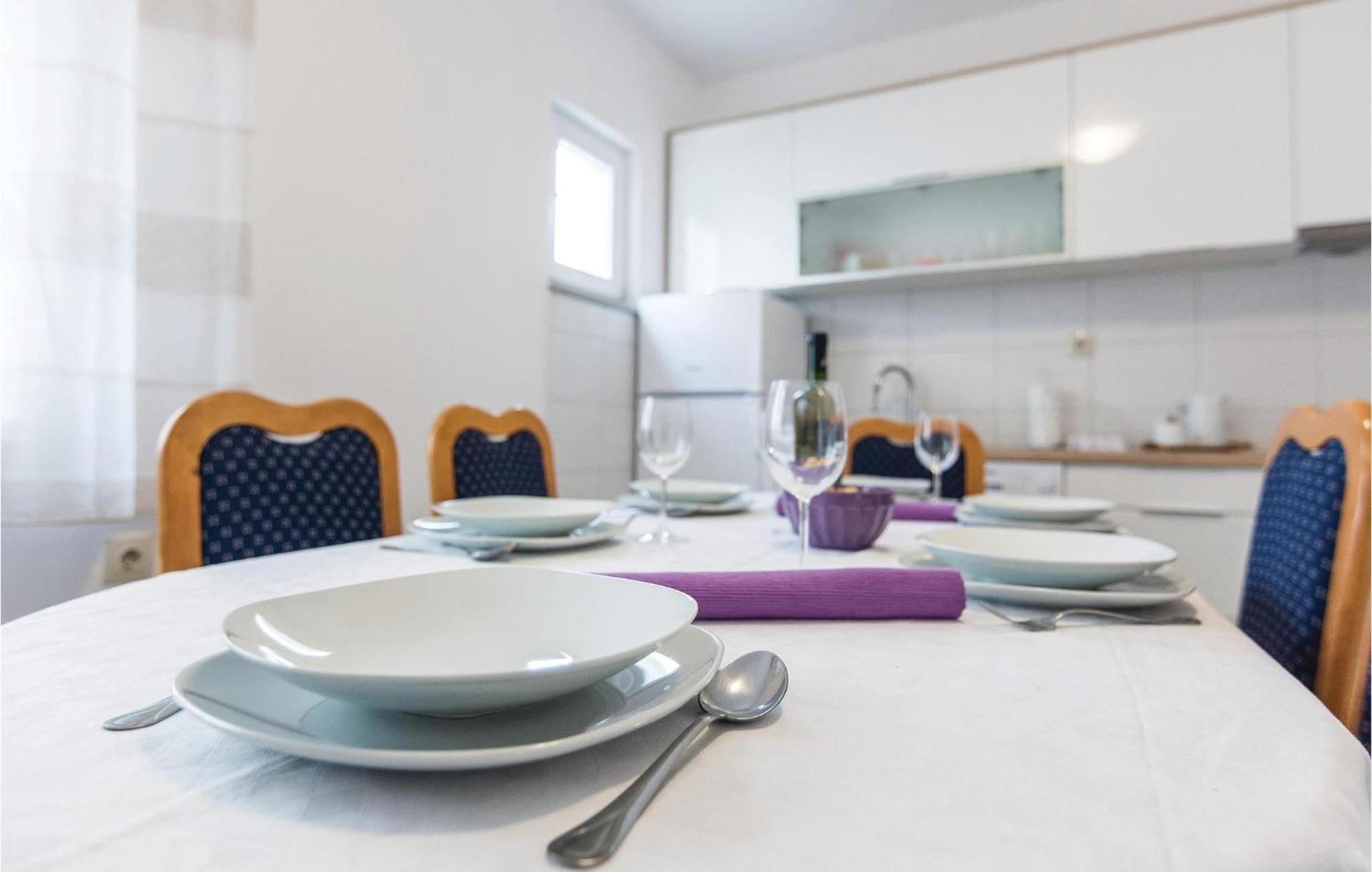 Ferienhaus Stunning In With Kitchen Zadar