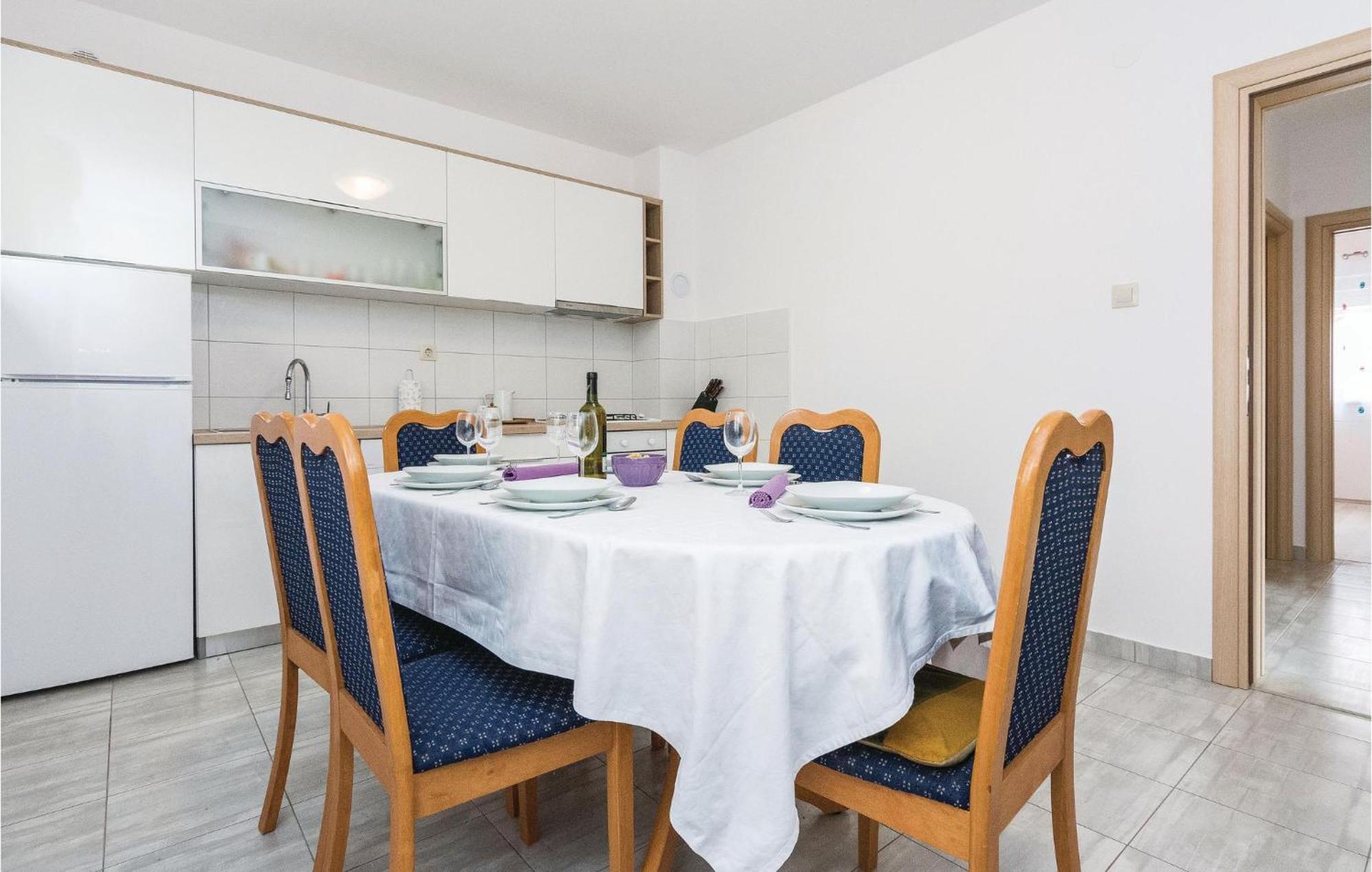 Ferienhaus Stunning In With Kitchen