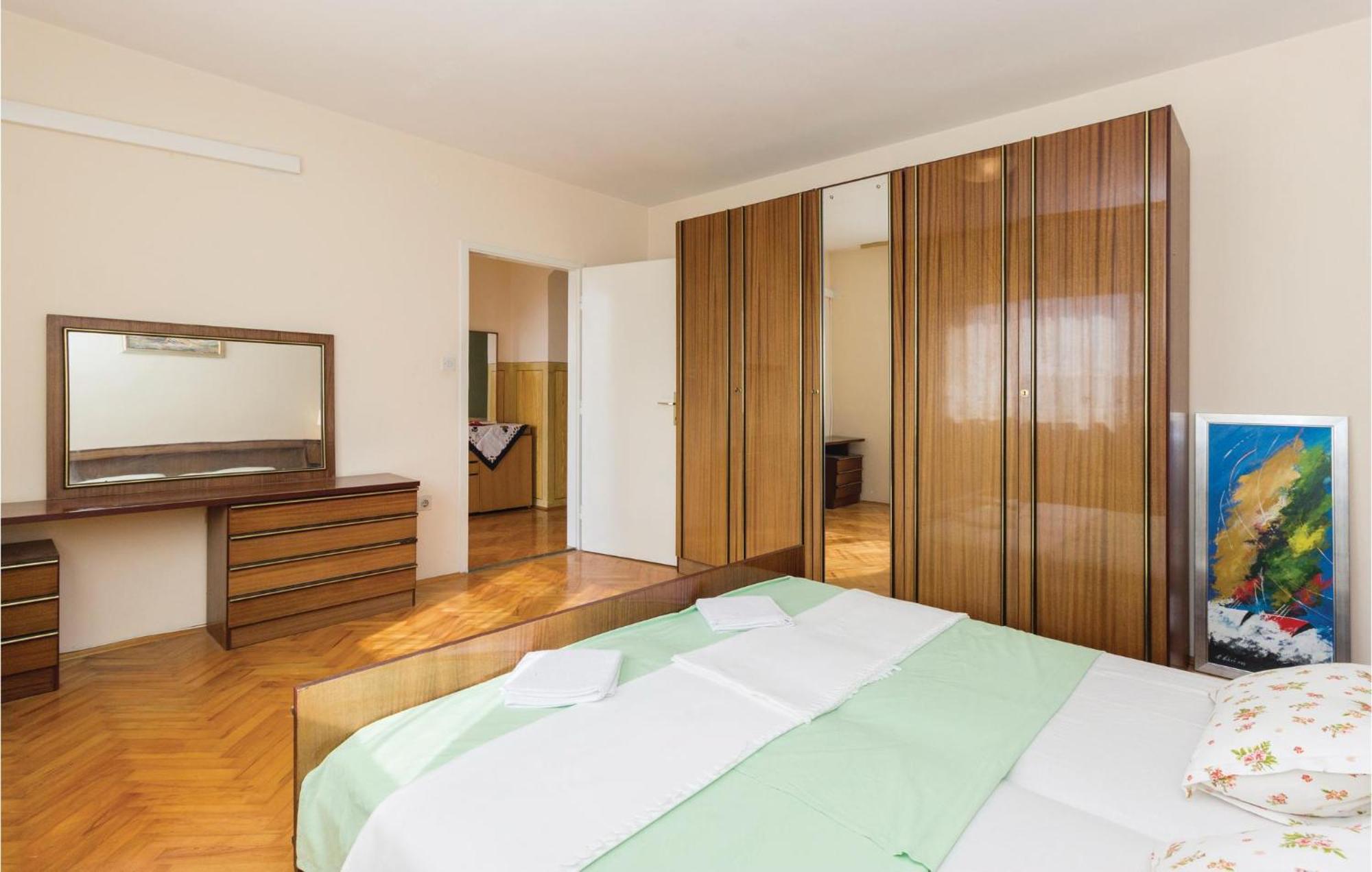 Vikendica Stunning Home In Zadar With Kitchen *