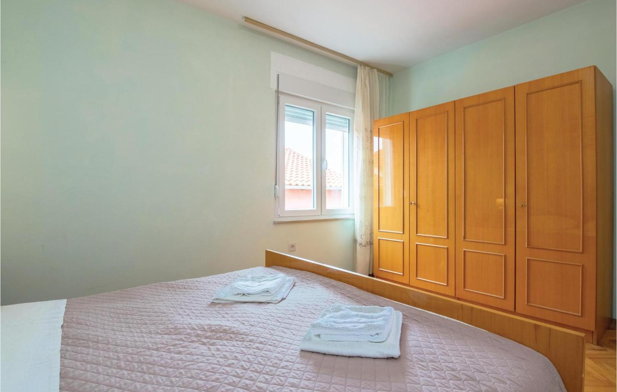 Vikendica Stunning Home In Zadar With Kitchen *