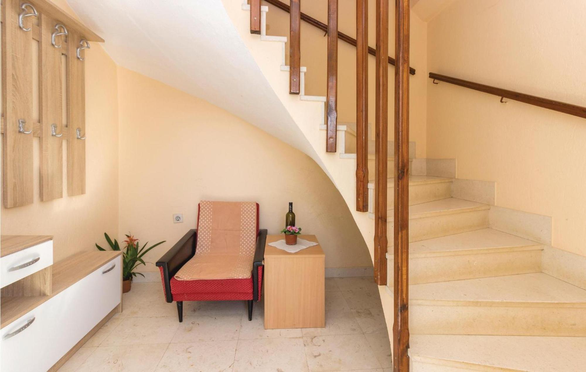 Vikendica Stunning Home In Zadar With Kitchen